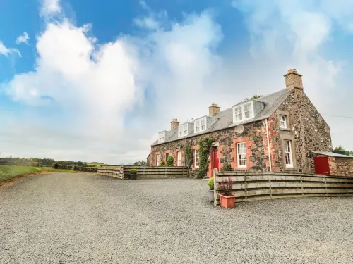 Craggs Cottage Hotels in Melrose