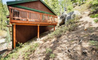 4 Mi to Beach Lake Tahoe Mountain Retreat!