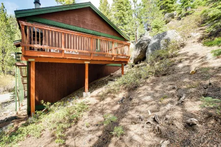 1 Mi to Heavenly Resort Cozy Home with Deck!
