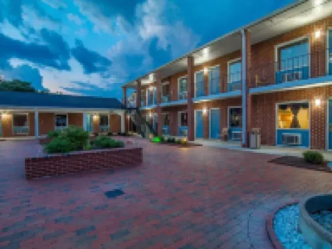 Winton Inn & Suites Hotels in Barnwell