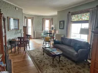 LimeRock Inn - parking