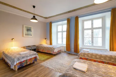 Old Town Munkenhof Guesthouse - Hostel Отели рядом с достопримечательностью «Дом-музей Петра I»