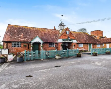 The Walhampton Arms Hotels in Lymington