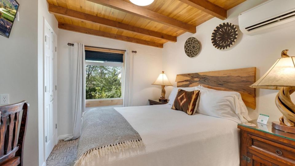 Stone Lizard Lodge