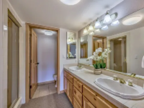 Luxury 2Br + Loft, Lodge at Kirkwood Unbeatable Location 2 Bedroom Condo by RedAwning Hotels in Kirkwood