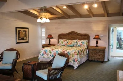 D&R Pelican Bay Resort Hotels in Fulton
