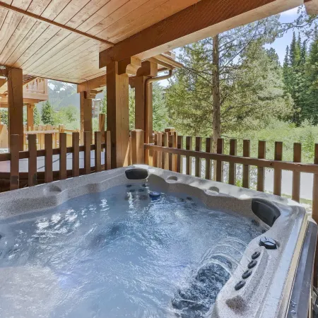 Spacious Town Home, Short Walk to Lifts, Private Hot Tub - 144C by Redawning