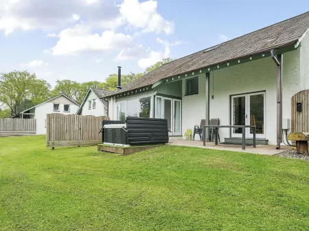 Elm - Woodland Cottages Отели рядом с достопримечательностью «Peter Rabbit and Friends»