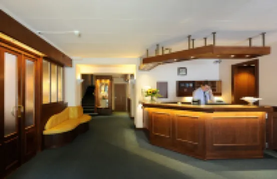 โรงแรมเอลีท