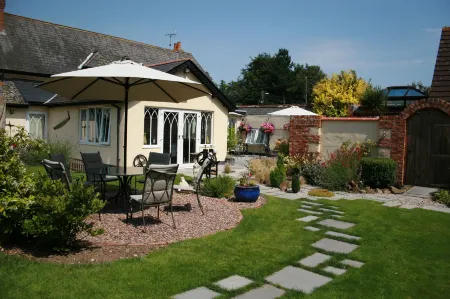 The Salty Monk Bed & Breakfast Отели в г. Джиттишам