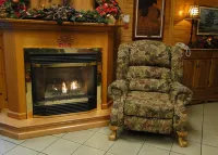 Pinewood Motor Inn - Motels