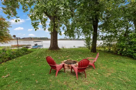 Park Lake Getaway Отели в г. Бат Тауншип