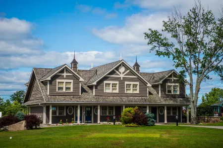 Rawley Resort, Spa & Marina Отели в г. Уоубошин