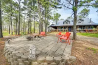 Broken Bow Cabin w/ Hot Tub & Fishing on-Site! - 3-Star