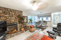 Forest View Two Bedroom, Two Bath Condo on Lake Ouachita, Steps Away from Pool and Spa. by RedAwning Hotels in Mount Ida