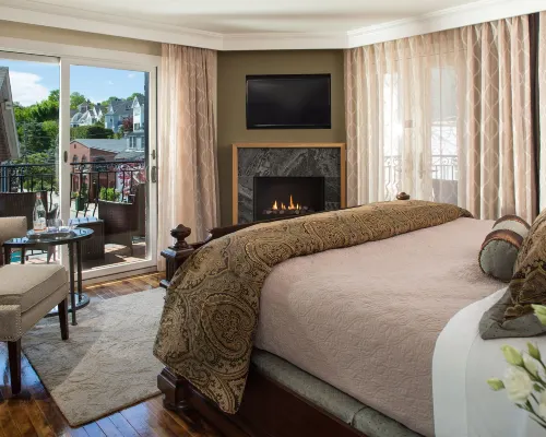 16 Bay View Hotels in Knox County