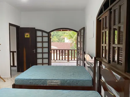 Casa inteira, 4 dormitórios, ar condicionado, piscina próximo da praia