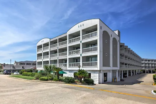 Steps to Sand + 2 Pools! Galveston Coastal Getaway - Condos