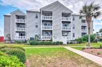 Fort Walton Beach Condo Walk to Local Beach! - Kitchens
