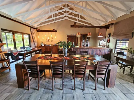 2 Owls Guesthouse Отели в г. Почефструм