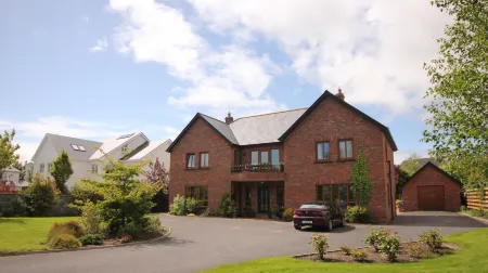 Oranhill Lodge Guesthouse Отели в г. Treanlaur