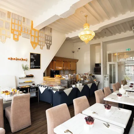 Multatuli Hotel Отели рядом с достопримечательностью «Музей Мультатули»
