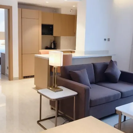 HE Hotel Apartments Отели рядом с достопримечательностью «Комплекс Дубай-Студио-Сити»