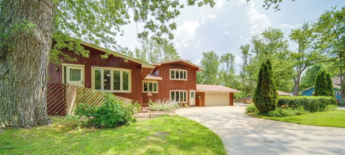 Group-Friendly Lake Erie Getaway w/ Private Yard Hoteles en Condado de Ashtabula