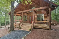 Peaceful Cabin on 3 Private Acres Deck and Fire Pit - parking