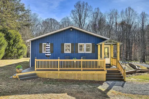 Charming Yadkin Valley Cottage w/ Deck & Yard - Wifi