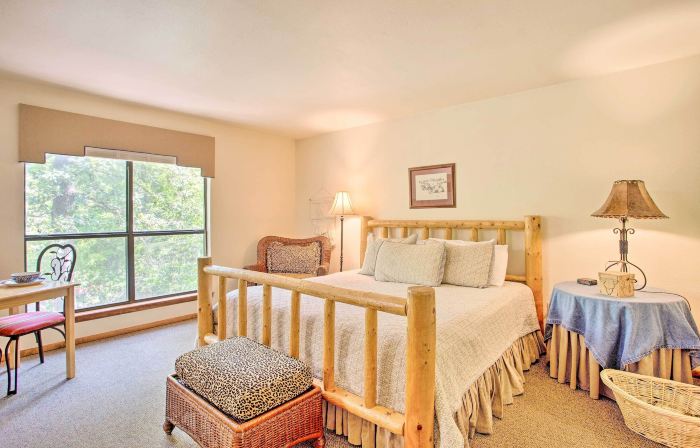 Bright Davis Escape w/ Screened-in Porch!