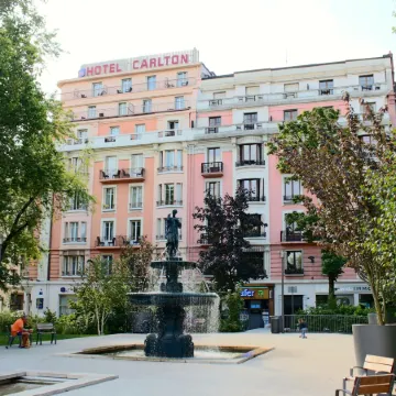 Best Western Plus Hotel Carlton Отели в г. Анси