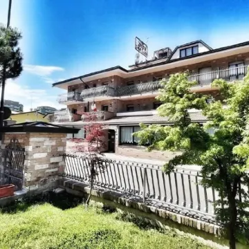 Hotel & Wellness FRA I Pini Hotels near Beach Office 1 - Dutch Flag