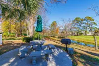 Spacious Patio and Modern Amenities - Gorgeous Golf Course Oasis Hotels in Horry County