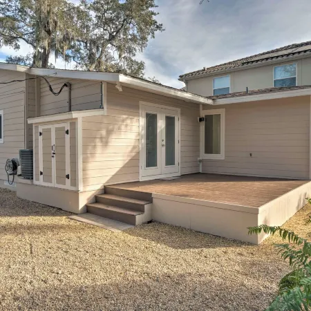 Bright Sarasota Bungalow - 5 Mi to Siesta Beach!
