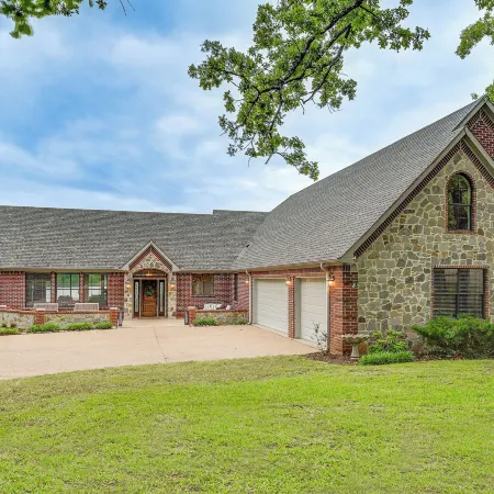 Dock & Game Room: Alvarado Lake Getaway!