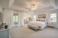 Crystal River Gem Near Three Sisters Springs! - Pet-friendly