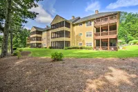 Sunny Clayton Condo on Kingwood Golf Course! - 3-Star