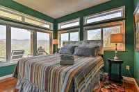 Private Blue Ridge Home w/ Mountain Views, Hot Tub - parking