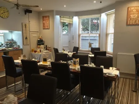 The Mowbray Отели рядом с достопримечательностью «Nigel Greaves Gallery»