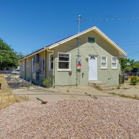 Walk to Dtwn Tehachapi: Updated Getaway w/ Yard! Hotel di Tehachapi