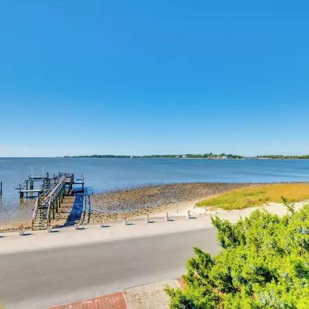Oceanfront Oasis in Cedar Key w/ 2 Balconies!