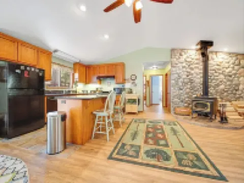 2-bedroom cabin in Lake Almanor West.