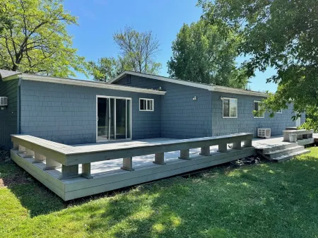 Great! 5 Stars! Family friendly quiet bay swimming boating fishing Отели в г. Чази