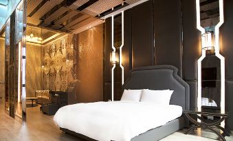 Royal Group Motel Feng Shan Branch