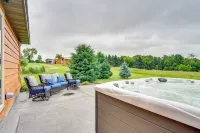 Hot Tub and Trail Access Spacious Stockholm Retreat - 3-Star