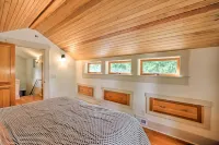 Lopez Island Hideaway w/ Coastal Views + Deck! - Wifi