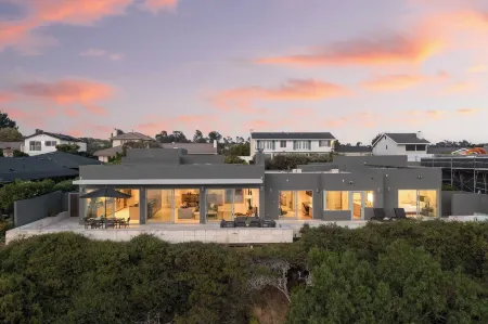 Jewel by Avantstay Panoramic Ocean Views in La Jolla! Отели рядом с достопримечательностью «Map and Atlas Museum of La Jolla»