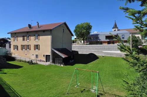 Apartment Prémanon town center 6p Hotels in Premanon