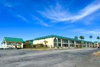 Super Inn & Suites by OYO Milledgeville - 2-Star
